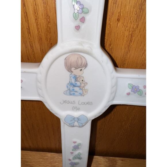 Vintage Precious Moments Jesus Loves Me Porcelain Cross Wall Hanging (Boy) - Picture 4 of 7